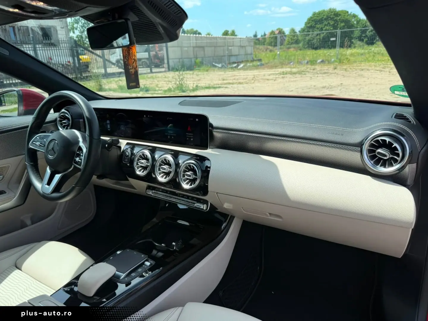 MERCEDES-BENZ CLA 180  Beige PANO AMBIENTE MBUX