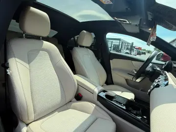 MERCEDES-BENZ CLA 180  Beige PANO AMBIENTE MBUX