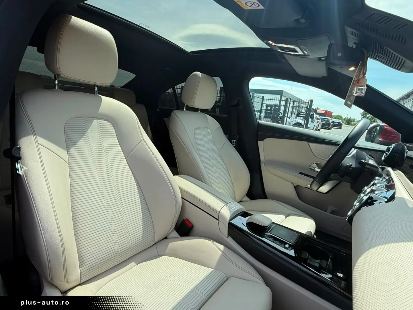 MERCEDES-BENZ CLA 180  Beige PANO AMBIENTE MBUX