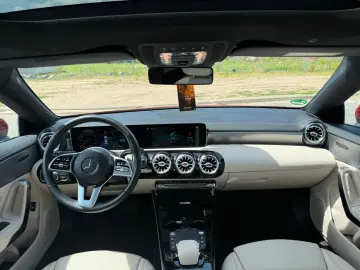 MERCEDES-BENZ CLA 180  Beige PANO AMBIENTE MBUX