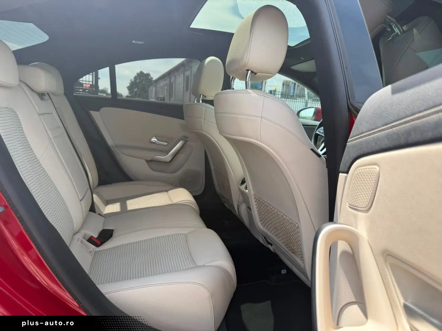 MERCEDES-BENZ CLA 180  Beige PANO AMBIENTE MBUX