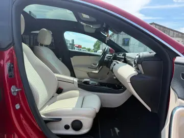 MERCEDES-BENZ CLA 180  Beige PANO AMBIENTE MBUX