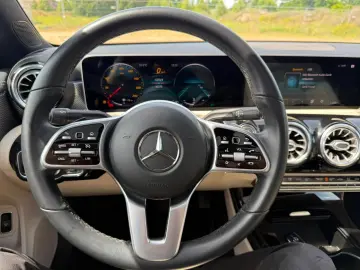 MERCEDES-BENZ CLA 180  Beige PANO AMBIENTE MBUX