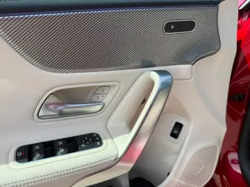 MERCEDES-BENZ CLA 180  Beige PANO AMBIENTE MBUX