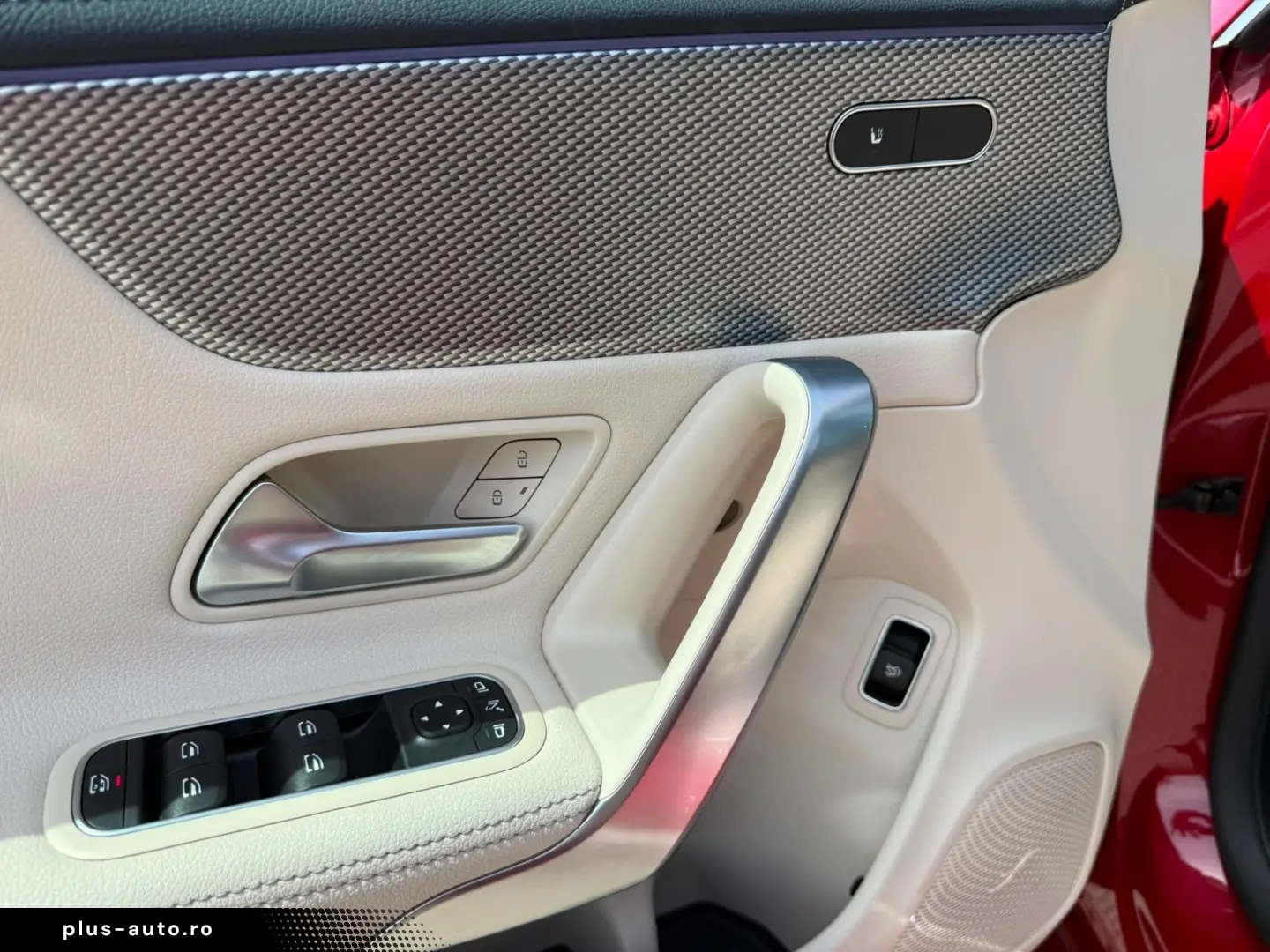 MERCEDES-BENZ CLA 180  Beige PANO AMBIENTE MBUX