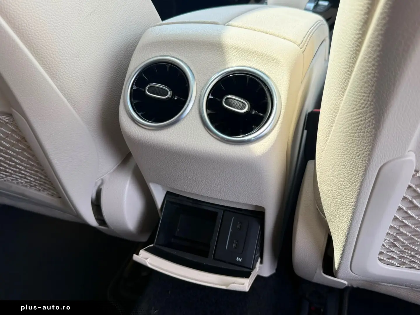 MERCEDES-BENZ CLA 180  Beige PANO AMBIENTE MBUX