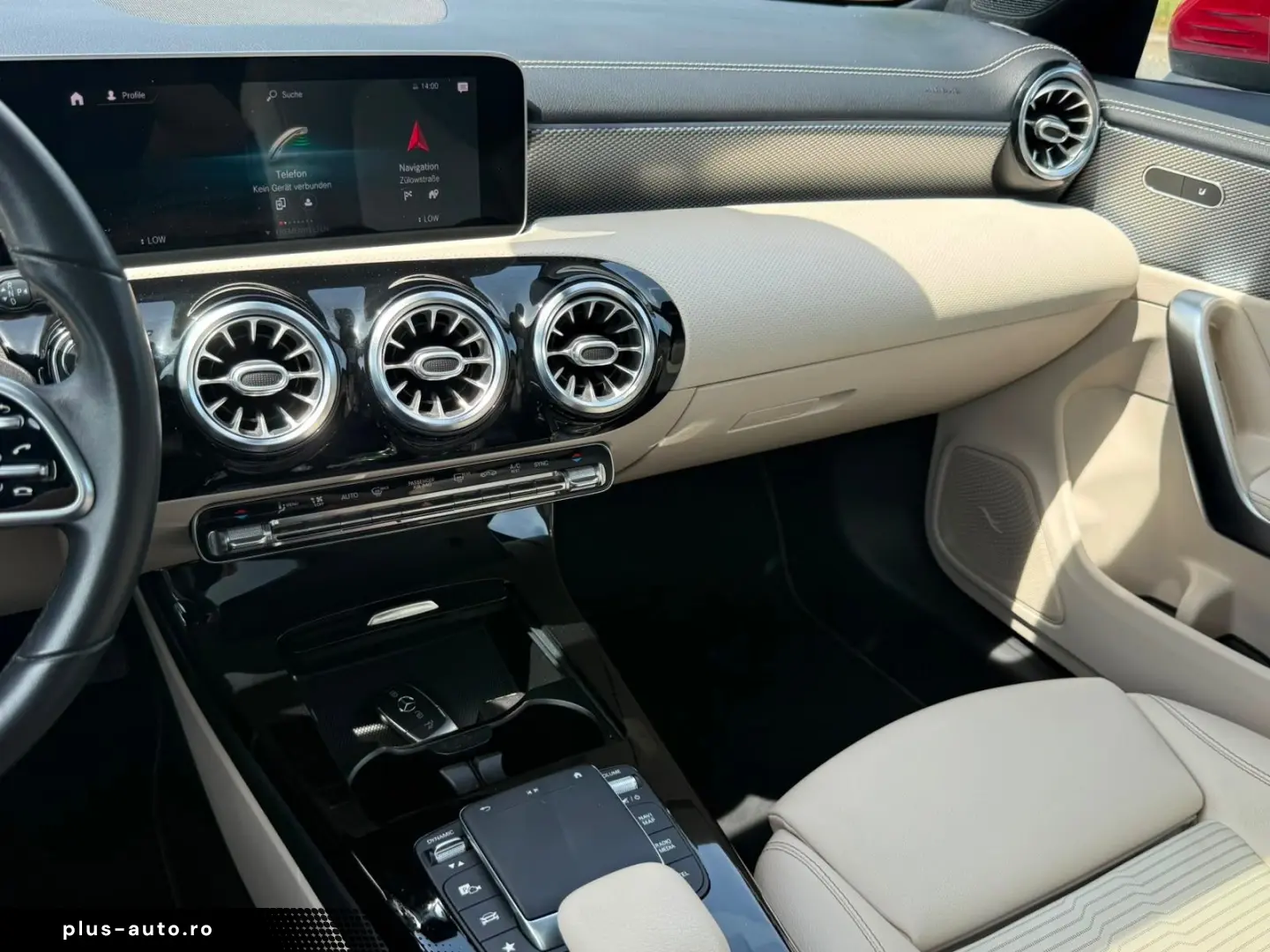 MERCEDES-BENZ CLA 180  Beige PANO AMBIENTE MBUX