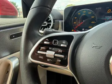 MERCEDES-BENZ CLA 180  Beige PANO AMBIENTE MBUX