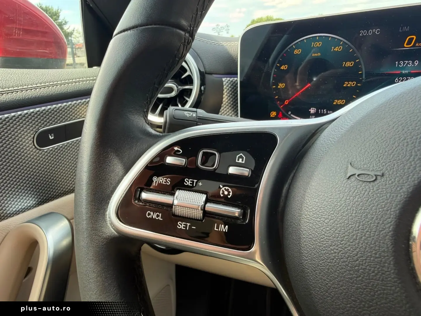 MERCEDES-BENZ CLA 180  Beige PANO AMBIENTE MBUX
