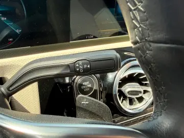 MERCEDES-BENZ CLA 180  Beige PANO AMBIENTE MBUX
