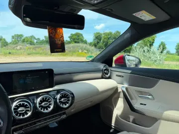 MERCEDES-BENZ CLA 180  Beige PANO AMBIENTE MBUX