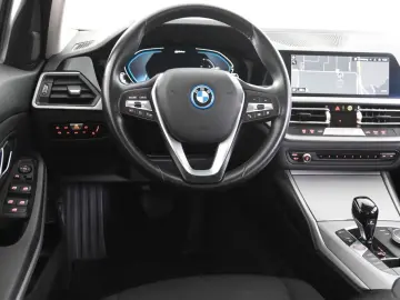 BMW 320e Limosine  1.Hand Navi Kamera AHK DAB