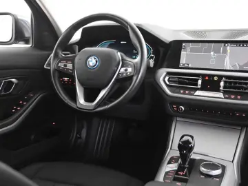 BMW 320e Limosine  1.Hand Navi Kamera AHK DAB