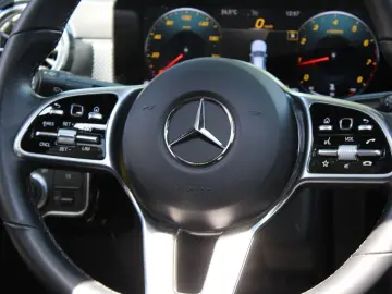 MERCEDES-BENZ CLA 180 Limo - Leder - Panorama - LED
