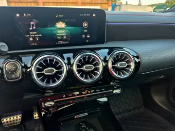 MERCEDES-BENZ CLA 200 AMG-LINE DESIGNO PANO BURMESTER KAMERA