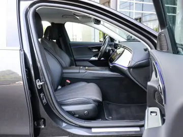 MERCEDES-BENZ E 220 d Avantgarde AHK LED Navi Kamera…