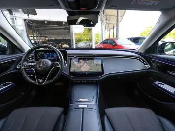 MERCEDES-BENZ E 220 d Avantgarde AHK LED Navi Kamera…