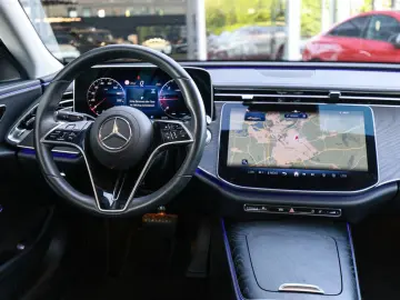 MERCEDES-BENZ E 220 d Avantgarde AHK LED Navi Kamera…