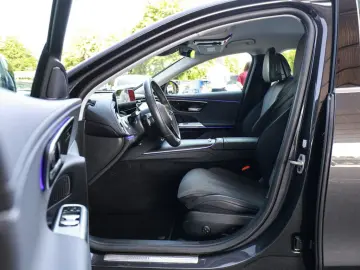 MERCEDES-BENZ E 220 d Avantgarde AHK LED Navi Kamera…