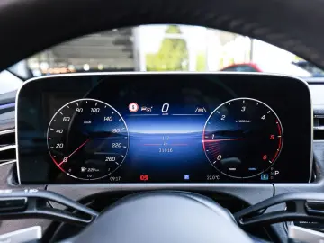 MERCEDES-BENZ E 220 d Avantgarde AHK LED Navi Kamera…