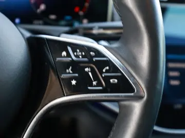MERCEDES-BENZ E 220 d Avantgarde AHK LED Navi Kamera…