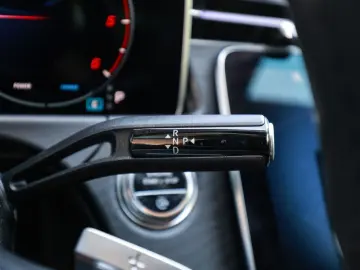MERCEDES-BENZ E 220 d Avantgarde AHK LED Navi Kamera…