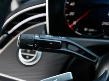 MERCEDES-BENZ E 220 d Avantgarde AHK LED Navi Kamera…