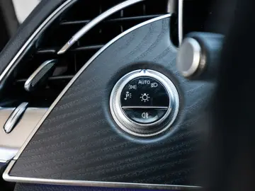 MERCEDES-BENZ E 220 d Avantgarde AHK LED Navi Kamera…