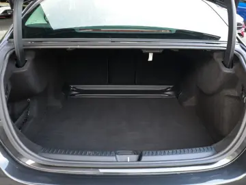 MERCEDES-BENZ E 220 d Avantgarde AHK LED Navi Kamera…