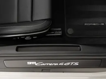 PORSCHE 911 Carrera 4 GTS Cabrio   Leder 930  PDCC  Lift