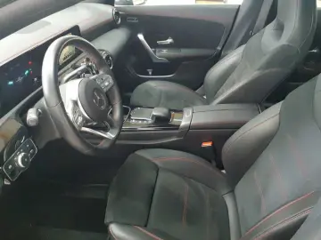 MERCEDES-BENZ CLA 180 d 8G-DCT AMG Line NAVI LED PDC