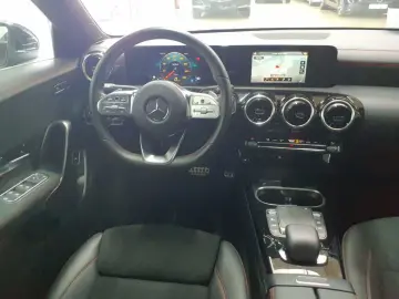 MERCEDES-BENZ CLA 180 d 8G-DCT AMG Line NAVI LED PDC