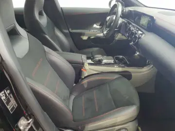 MERCEDES-BENZ CLA 180 d 8G-DCT AMG Line NAVI LED PDC