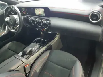 MERCEDES-BENZ CLA 180 d 8G-DCT AMG Line NAVI LED PDC