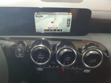 MERCEDES-BENZ CLA 180 d 8G-DCT AMG Line NAVI LED PDC