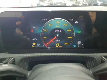 MERCEDES-BENZ CLA 180 d 8G-DCT AMG Line NAVI LED PDC
