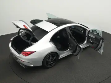 MERCEDES-BENZ CLA 180 AMG-Line Cpe LED Pano Night MBUX