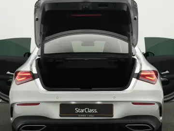 MERCEDES-BENZ CLA 180 AMG-Line Cpe LED Pano Night MBUX
