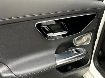 MERCEDES-BENZ C300 AMG Line  C63 AMG STYLE BURM 20  1.HAND