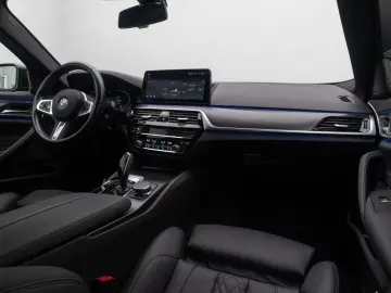 BMW 540i xD M Sport H K Kamera HUD DAB AHK Komfort