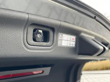 MERCEDES-BENZ C 220d Lim 360  TOTWINKEL SpurAss LED AHK CAM