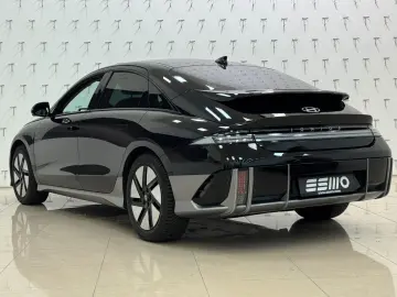 HYUNDAI IONIQ 6 77 4kWh 325ps 4WD Uniq 360 K BOSE NAV Qi