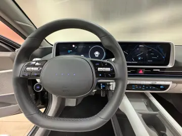 HYUNDAI IONIQ 6 77 4kWh 325ps 4WD Uniq 360 K BOSE NAV Qi
