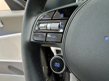 HYUNDAI IONIQ 6 77 4kWh 325ps 4WD Uniq 360 K BOSE NAV Qi