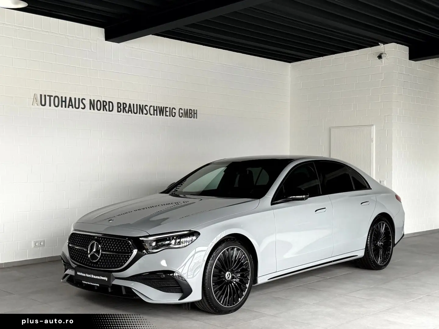MERCEDES-BENZ E 220 d AMG Line Superscreen Pano AHK Night