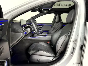 MERCEDES-BENZ E 220 d AMG Line Superscreen Pano AHK Night