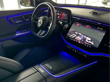 MERCEDES-BENZ E 220 d AMG Line Superscreen Pano AHK Night