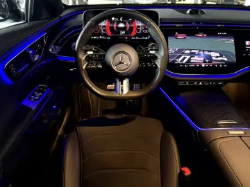 MERCEDES-BENZ E 220 d AMG Line Superscreen Pano AHK Night