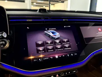 MERCEDES-BENZ E 220 d AMG Line Superscreen Pano AHK Night