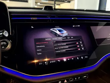 MERCEDES-BENZ E 220 d AMG Line Superscreen Pano AHK Night